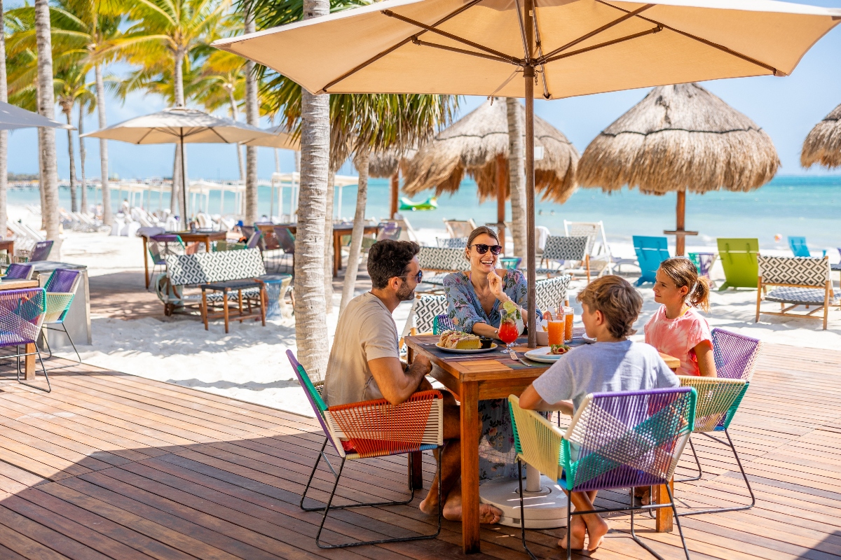 family dining at garza blanca cancun foodtruck