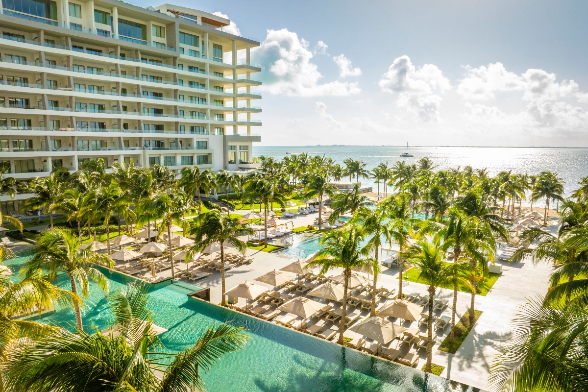 Garza Blanca Cancun Pool Area Weather