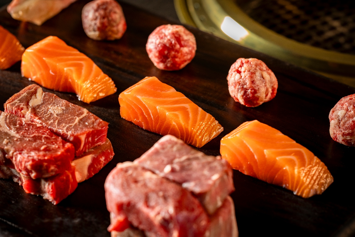 fish and meat cuts in a fire table shinpo grill